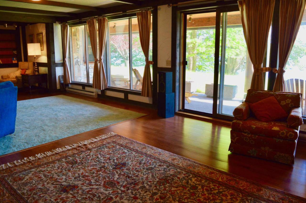 Oceanfront Suite Gibsons Eksteriør billede