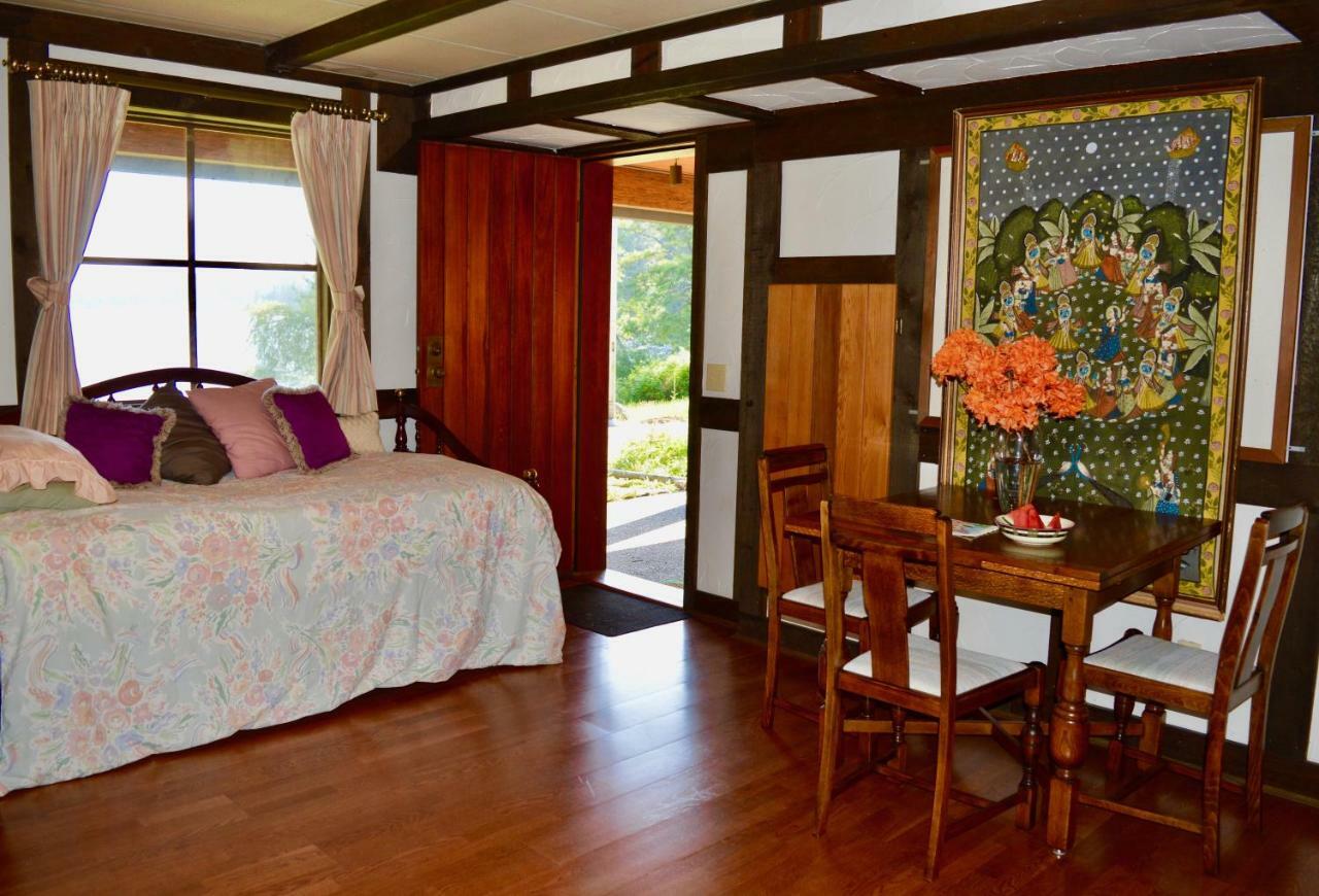 Oceanfront Suite Gibsons Eksteriør billede