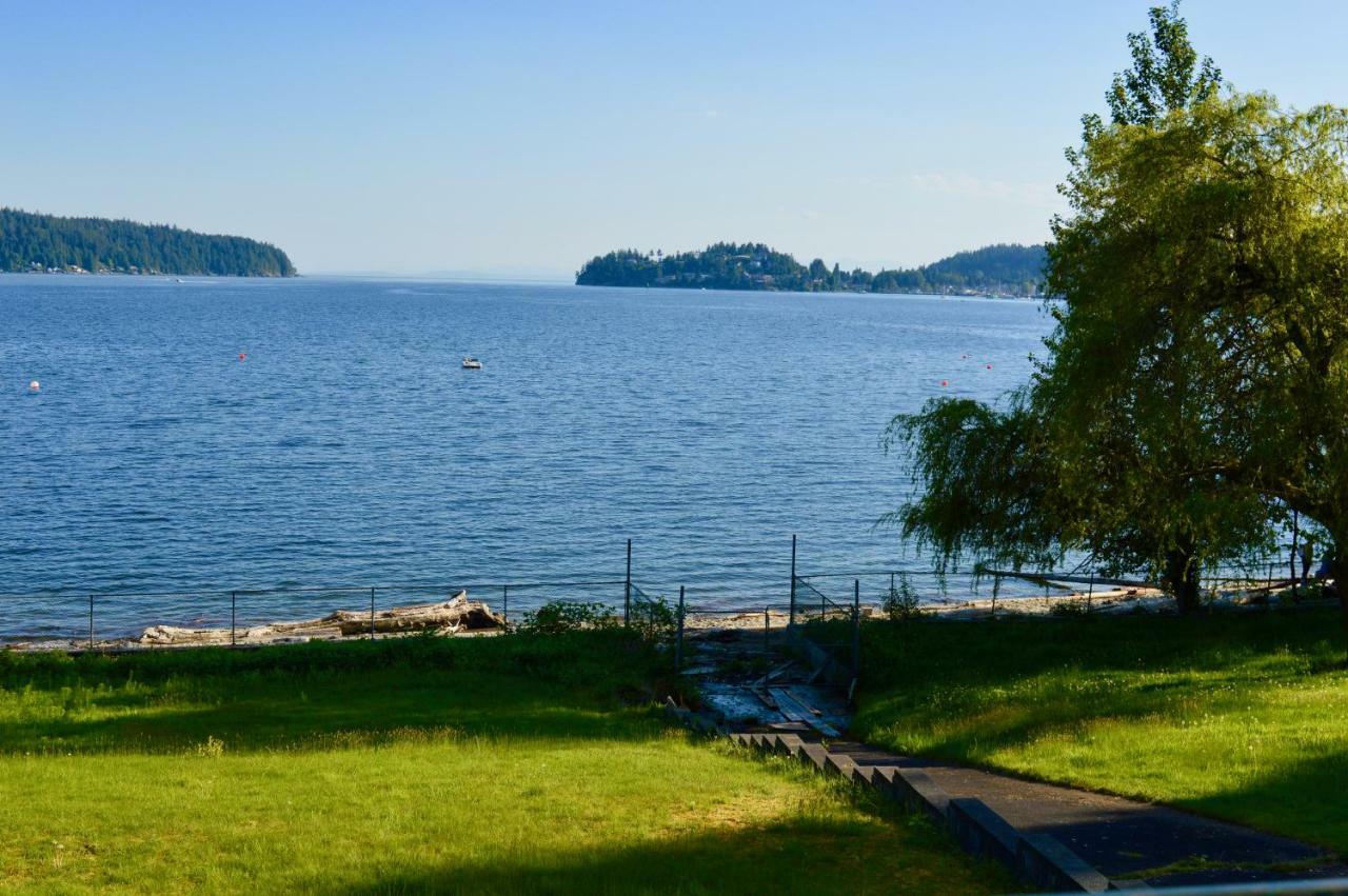 Oceanfront Suite Gibsons Eksteriør billede